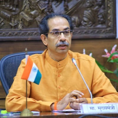 देवेंद्र फडणवीस यांच्याकडून उद्धव ठाकरे यांना सुखद धक्का, शिंदे गटाच्या मागणीचा चेकमेट !